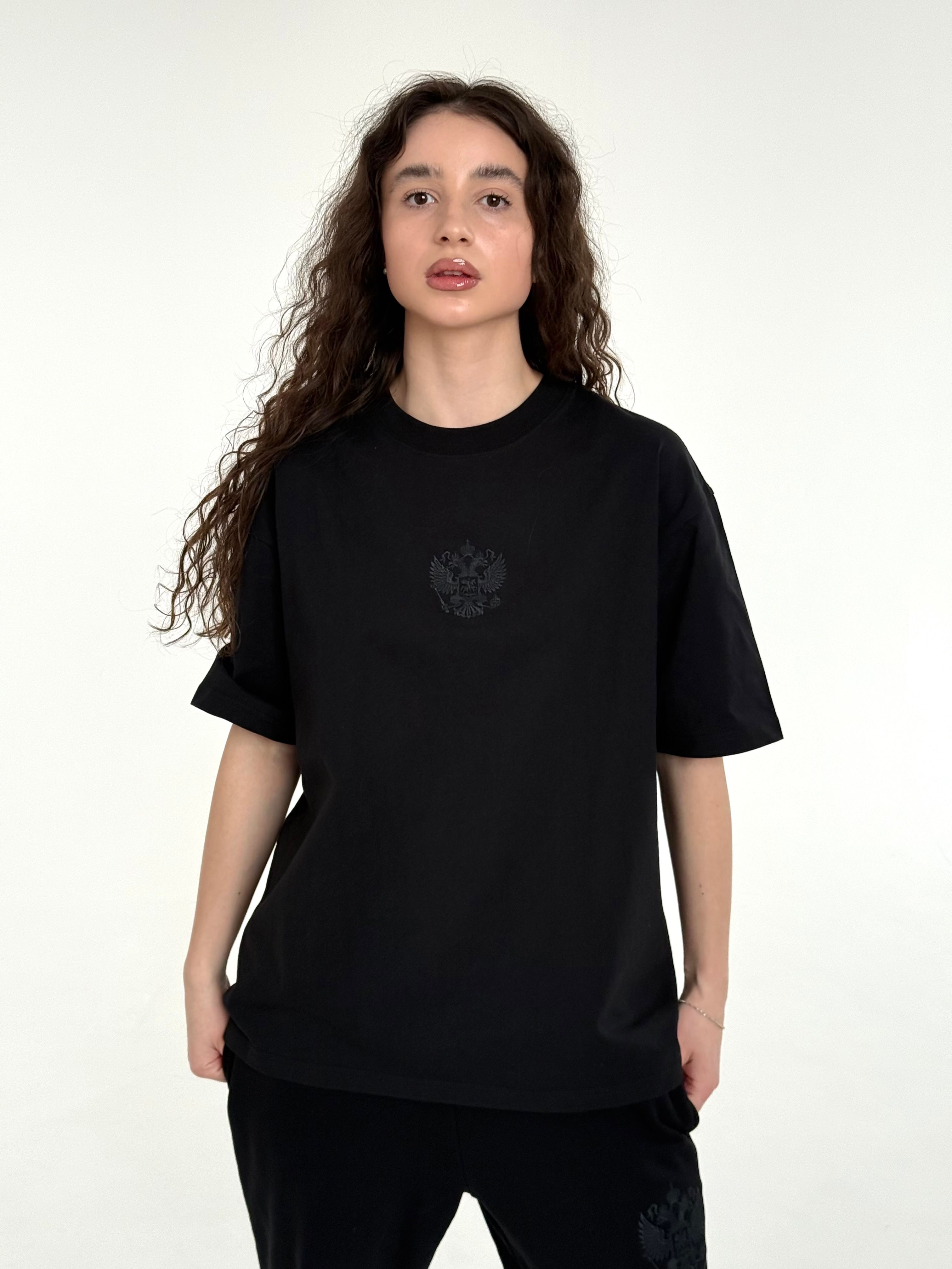 Футболка-ковер в черном цвете