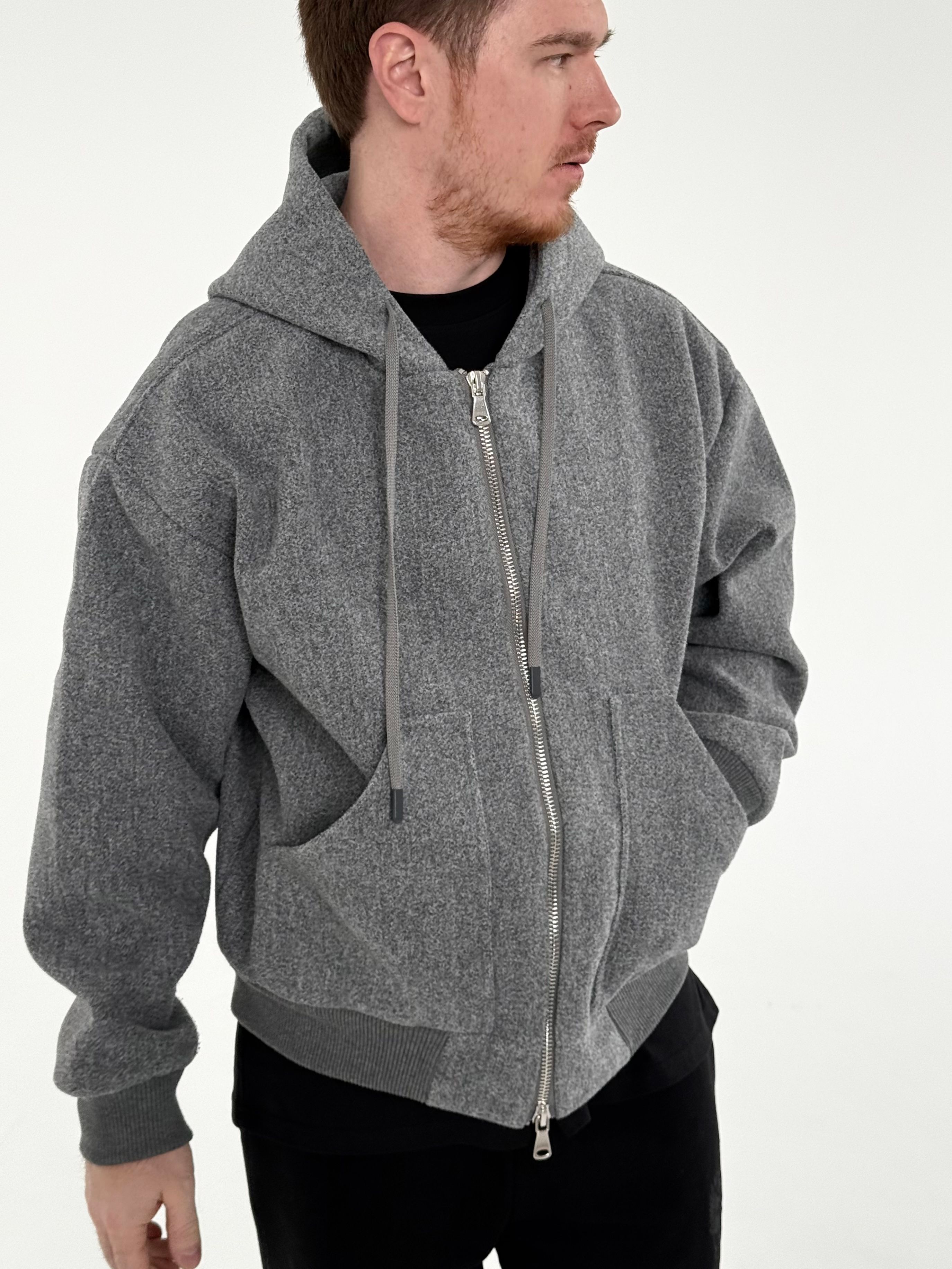 Бомбер в сером цвете с вышивкой герба