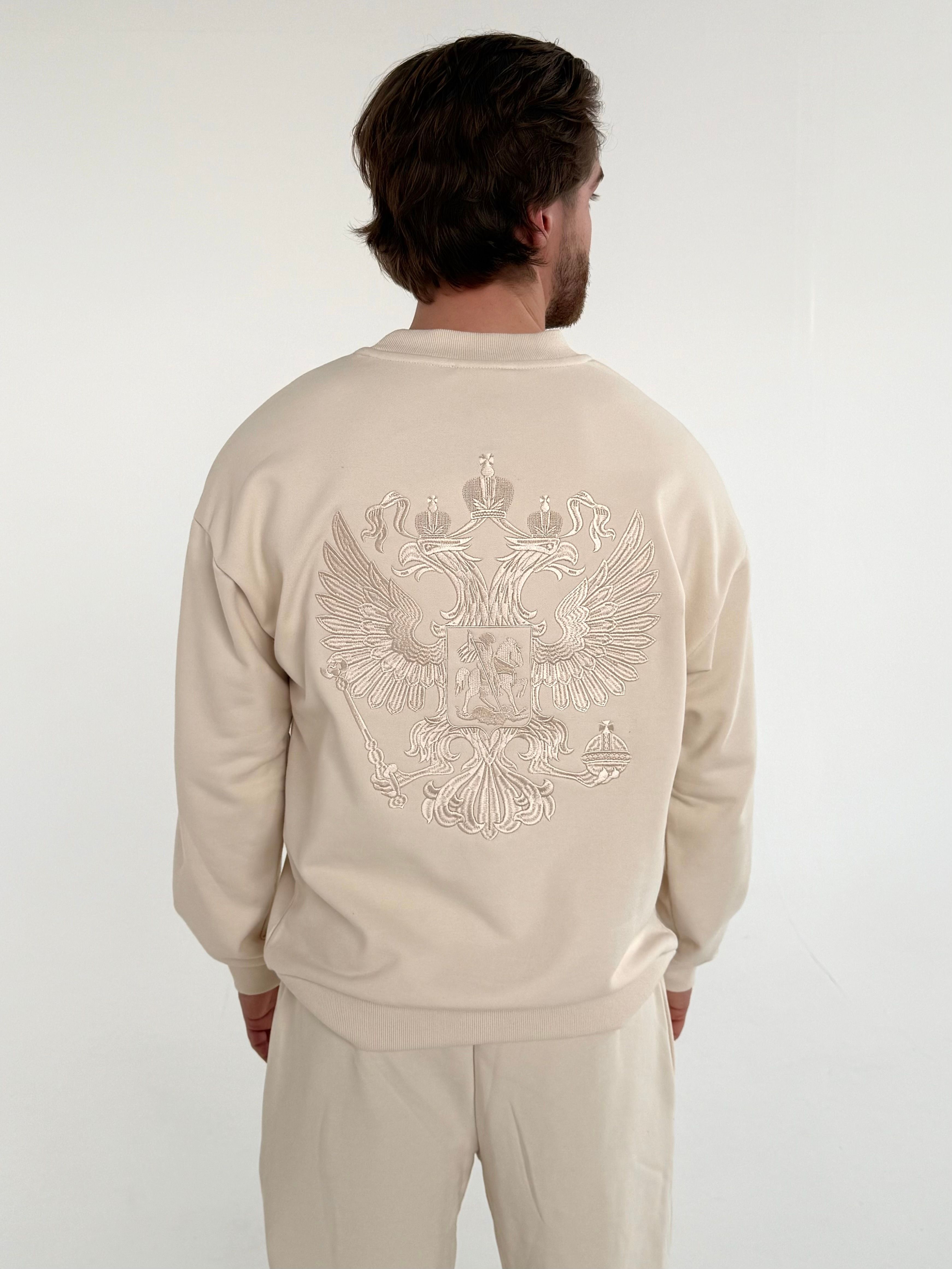 Молочный свитшот с вышивкой герба