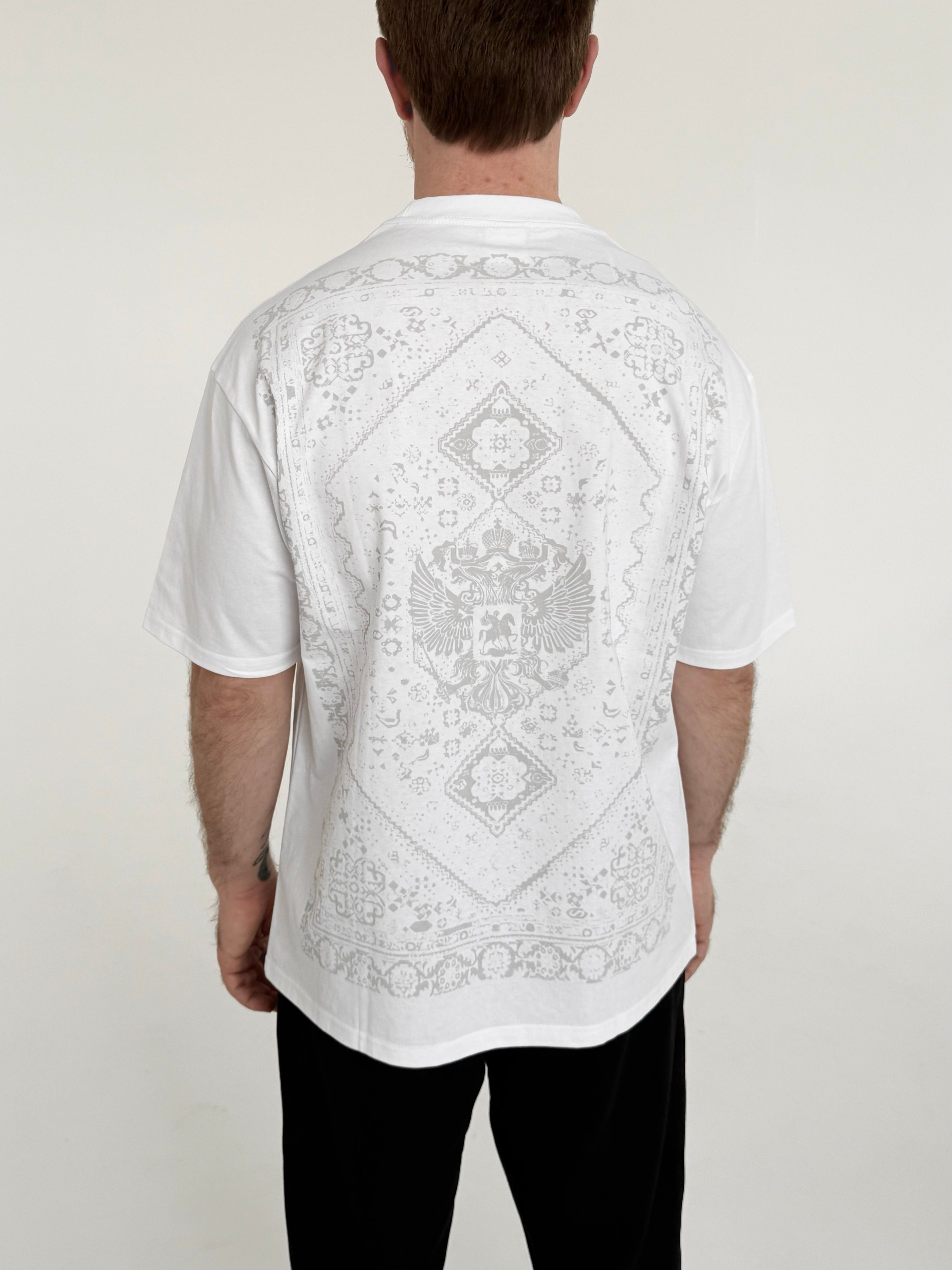 Футболка-ковер в белом цвете