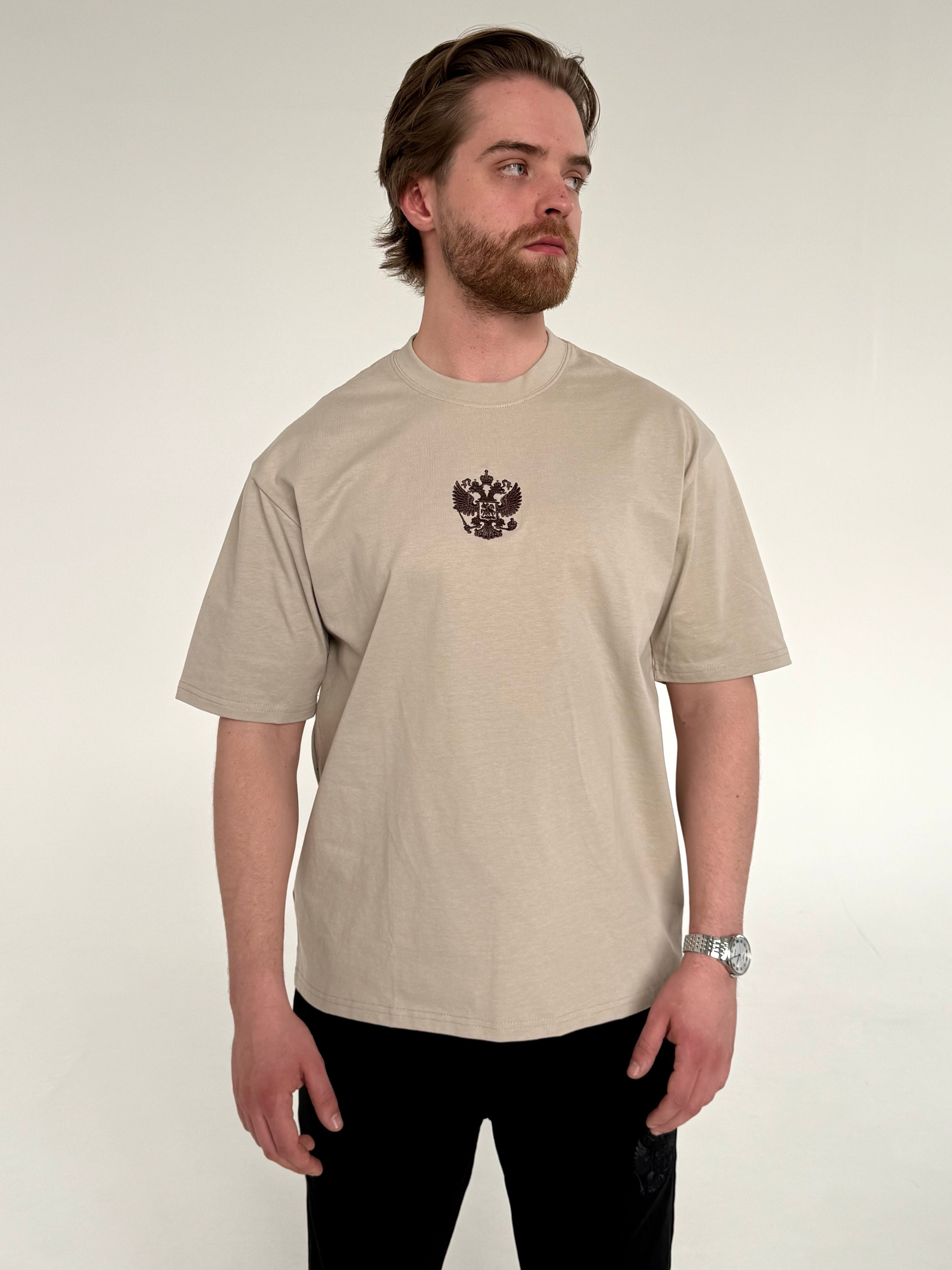 Футболка-ковер в бежевом цвете