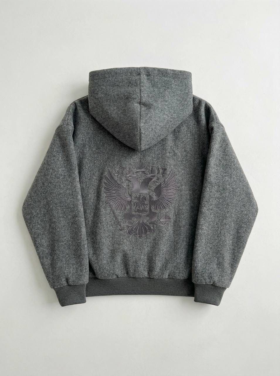 Бомбер в сером цвете с вышивкой герба