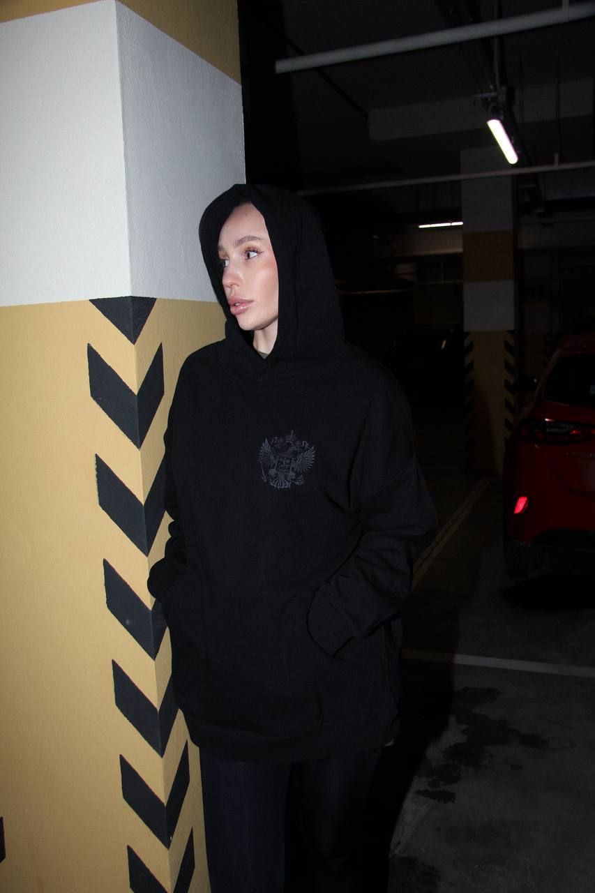 Худи с вышивкой "Герб" на груди